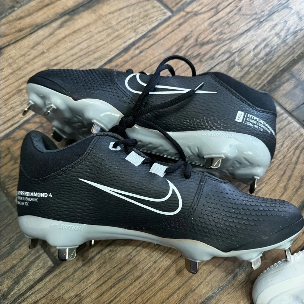 Nike Black and White Hyperdiamond‎ 4 Renew Softball Cleats